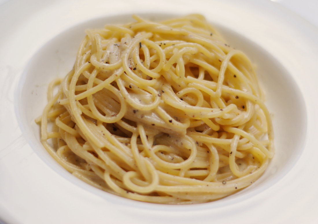 A plate with Cacio e Pepe.